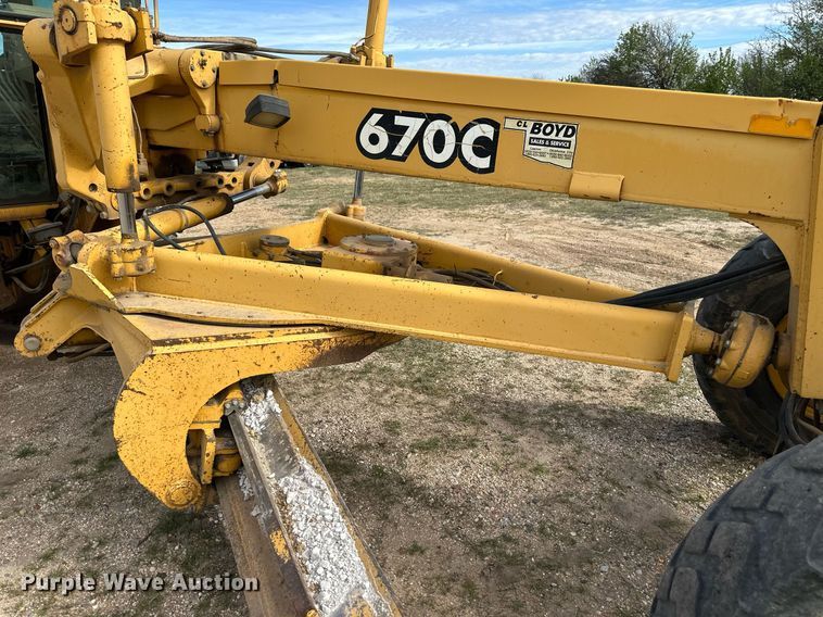 image for item DW8637 1998 John Deere 670C motor grader