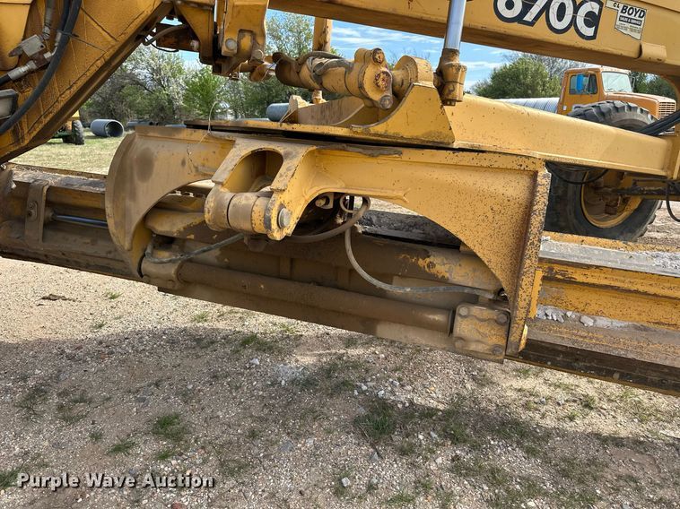 image for item DW8637 1998 John Deere 670C motor grader