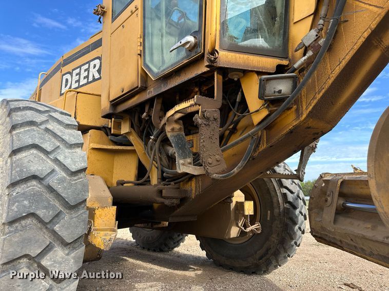 image for item DW8637 1998 John Deere 670C motor grader