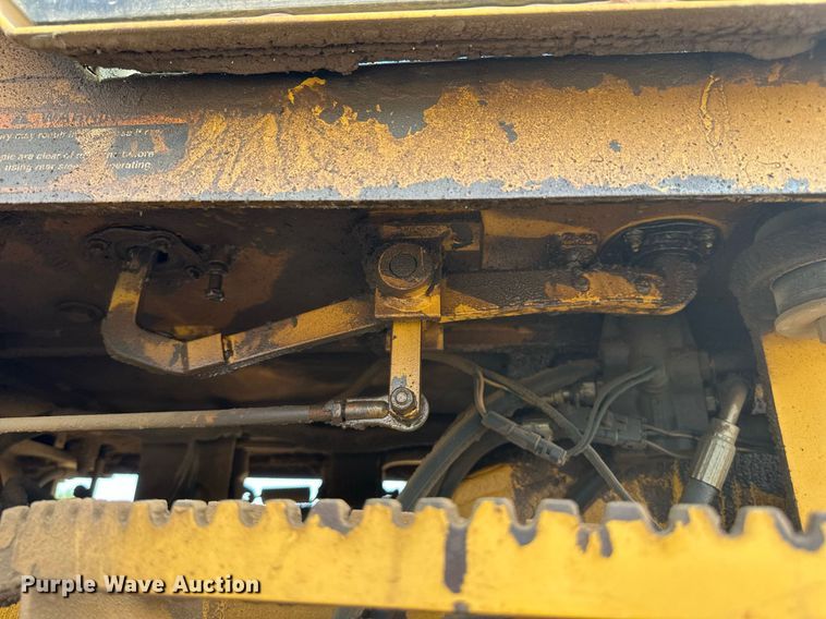 image for item DW8637 1998 John Deere 670C motor grader