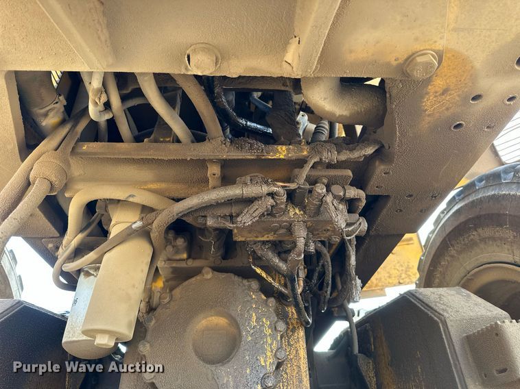 image for item DW8637 1998 John Deere 670C motor grader