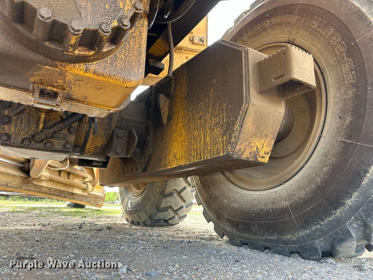 image for item DW8637 1998 John Deere 670C motor grader