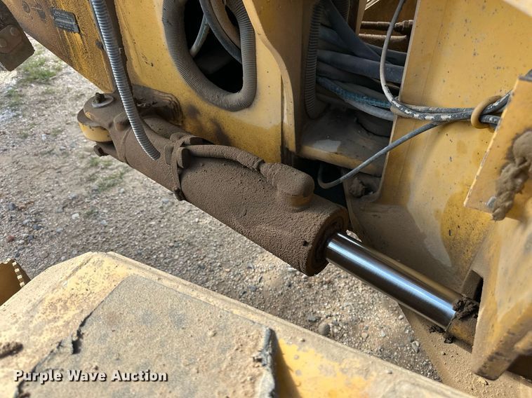 image for item DW8637 1998 John Deere 670C motor grader