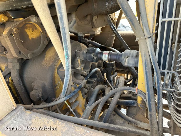 image for item DW8637 1998 John Deere 670C motor grader