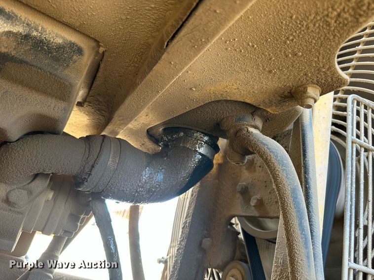 image for item DW8637 1998 John Deere 670C motor grader