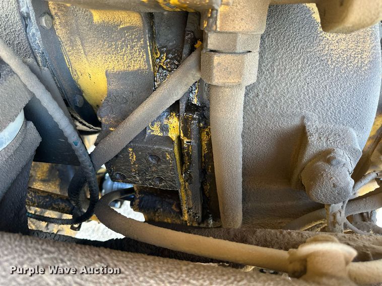 image for item DW8637 1998 John Deere 670C motor grader