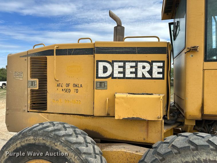 image for item DW8637 1998 John Deere 670C motor grader