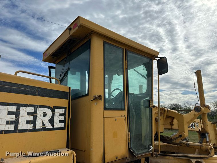 image for item DW8637 1998 John Deere 670C motor grader