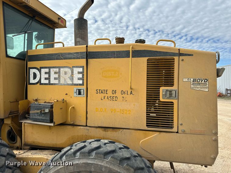 image for item DW8637 1998 John Deere 670C motor grader