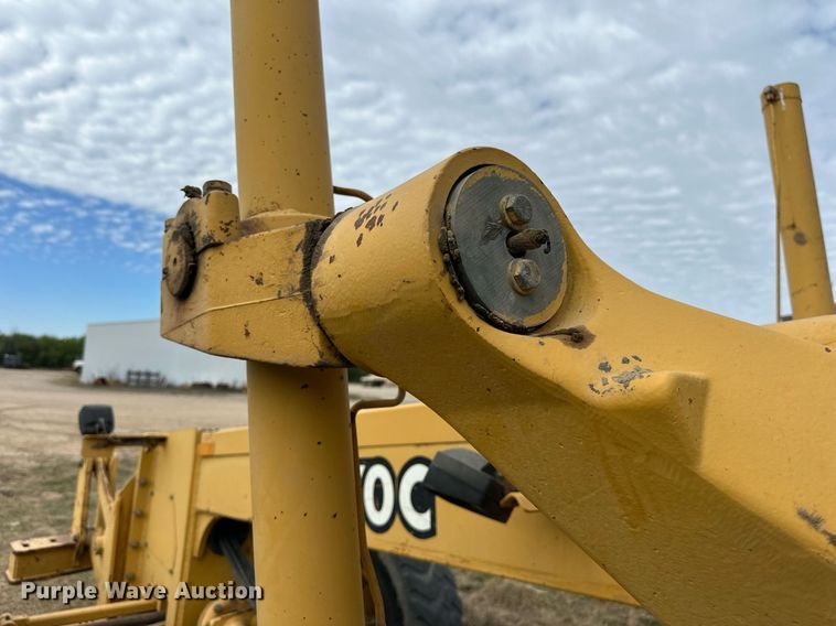 image for item DW8637 1998 John Deere 670C motor grader