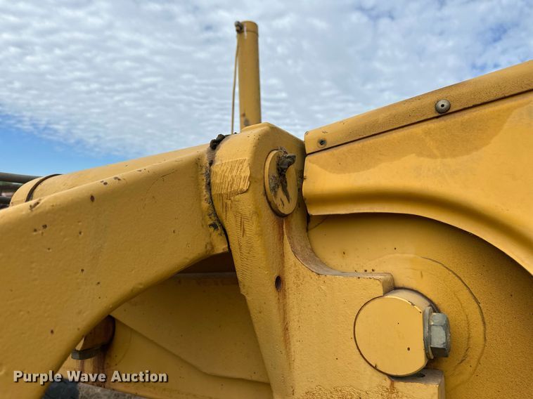 image for item DW8637 1998 John Deere 670C motor grader