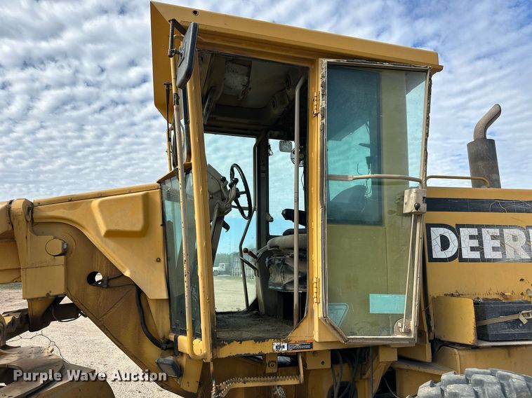 image for item DW8637 1998 John Deere 670C motor grader