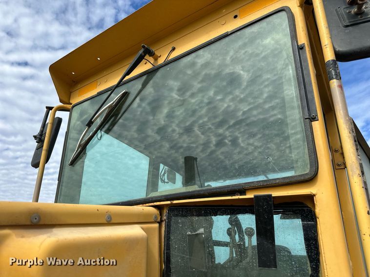 image for item DW8637 1998 John Deere 670C motor grader