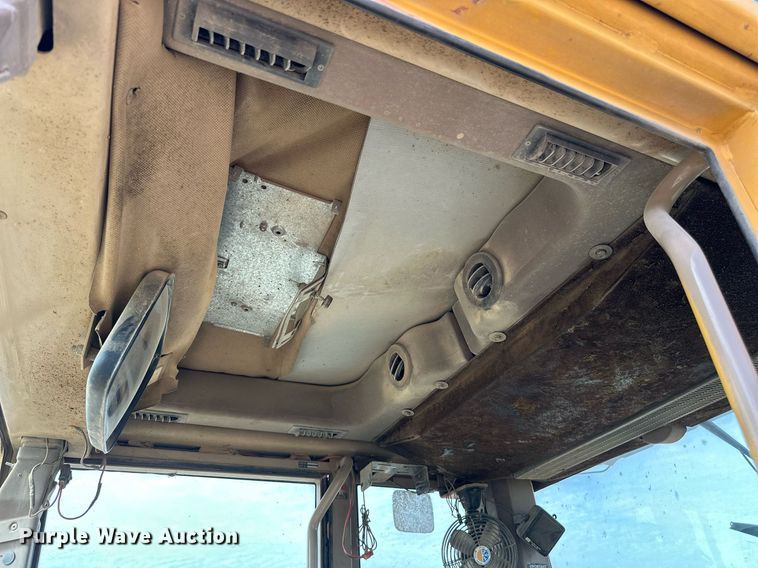 image for item DW8637 1998 John Deere 670C motor grader