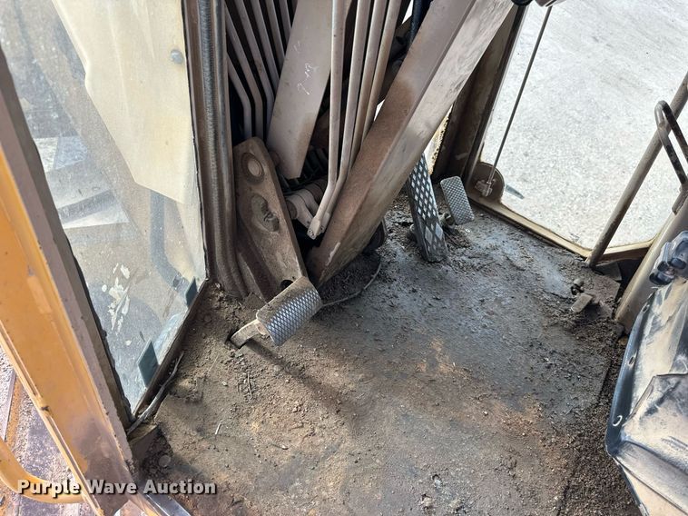 image for item DW8637 1998 John Deere 670C motor grader