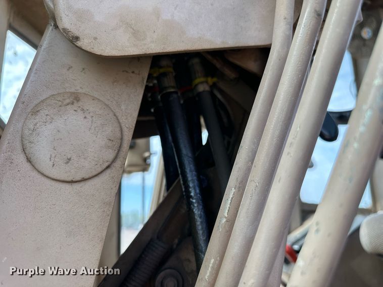 image for item DW8637 1998 John Deere 670C motor grader