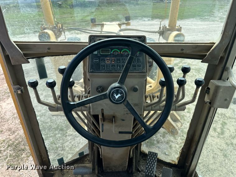 image for item DW8637 1998 John Deere 670C motor grader