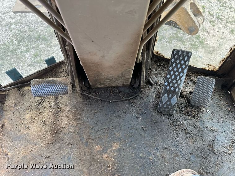 image for item DW8637 1998 John Deere 670C motor grader