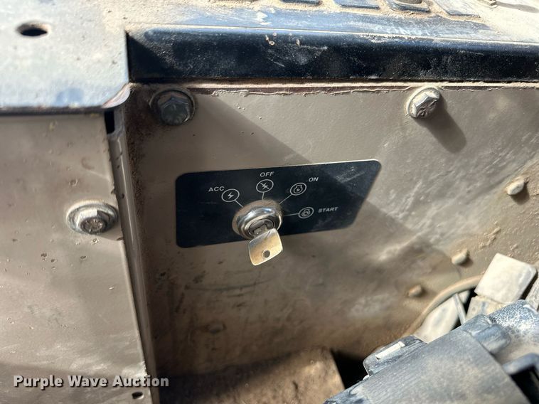 image for item DW8637 1998 John Deere 670C motor grader