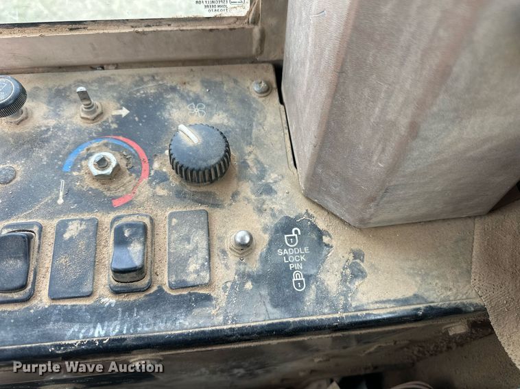 image for item DW8637 1998 John Deere 670C motor grader