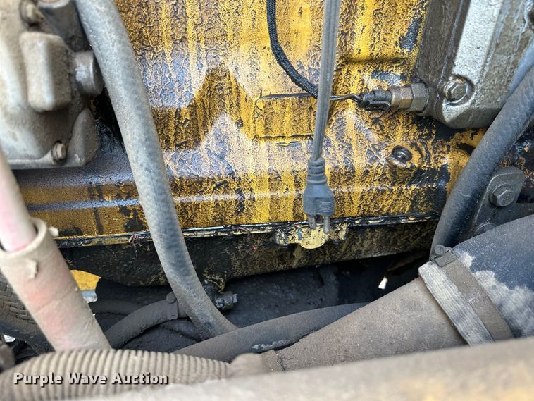 image for item DW8637 1998 John Deere 670C motor grader