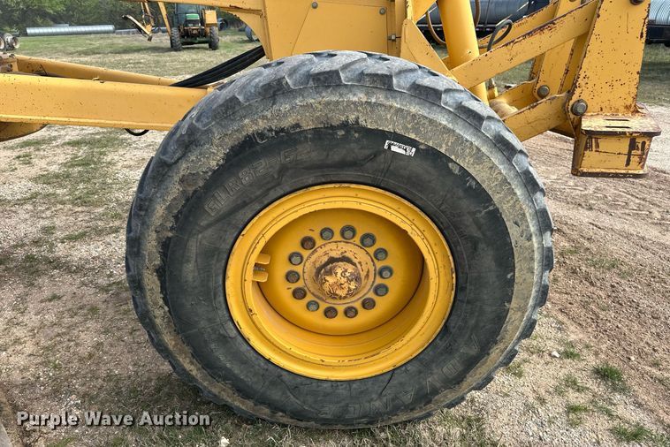 image for item DW8637 1998 John Deere 670C motor grader