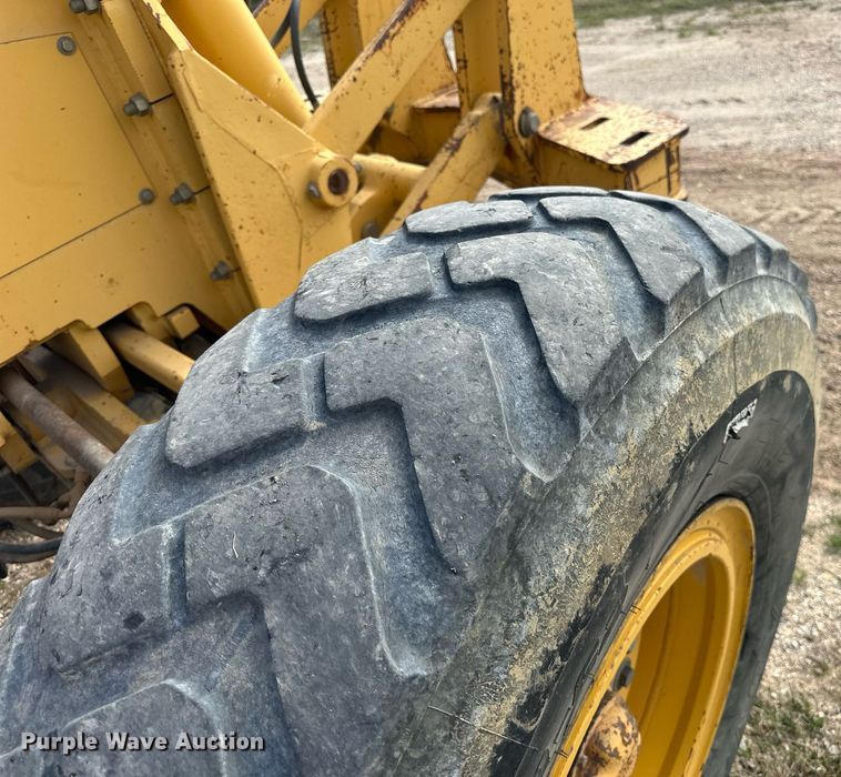 image for item DW8637 1998 John Deere 670C motor grader