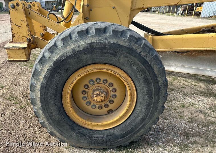 image for item DW8637 1998 John Deere 670C motor grader