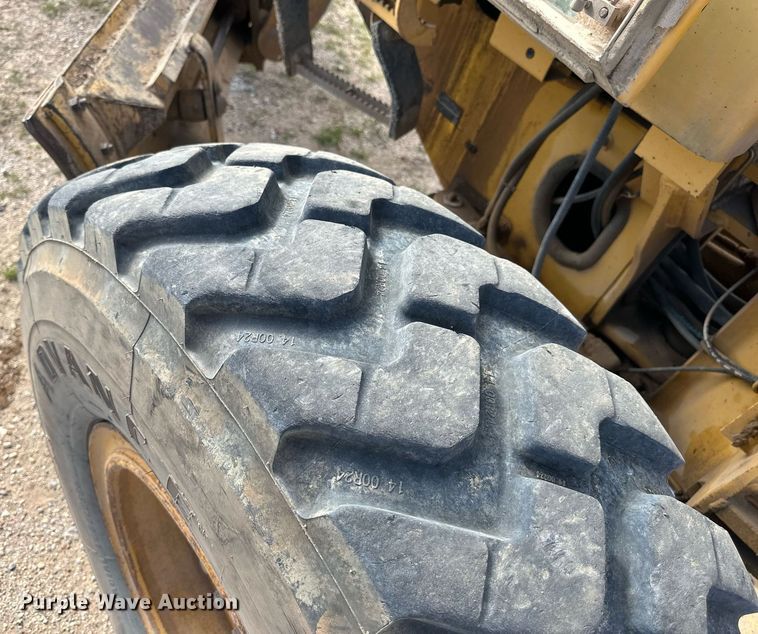 image for item DW8637 1998 John Deere 670C motor grader