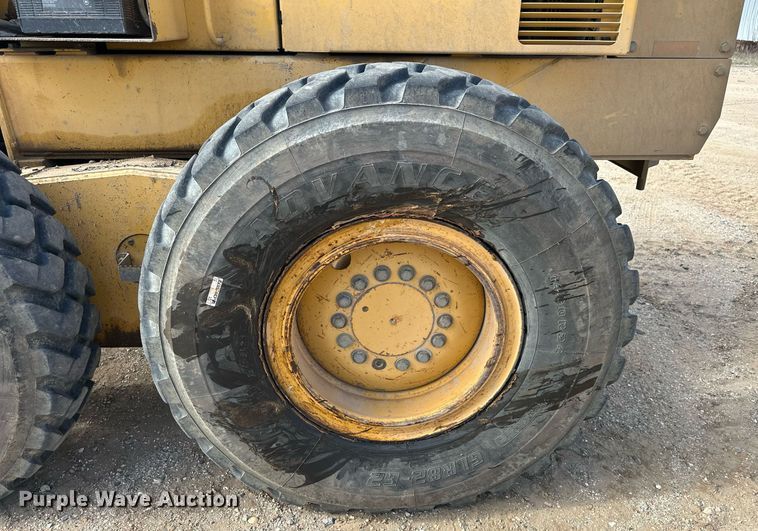 image for item DW8637 1998 John Deere 670C motor grader