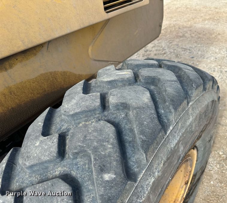 image for item DW8637 1998 John Deere 670C motor grader