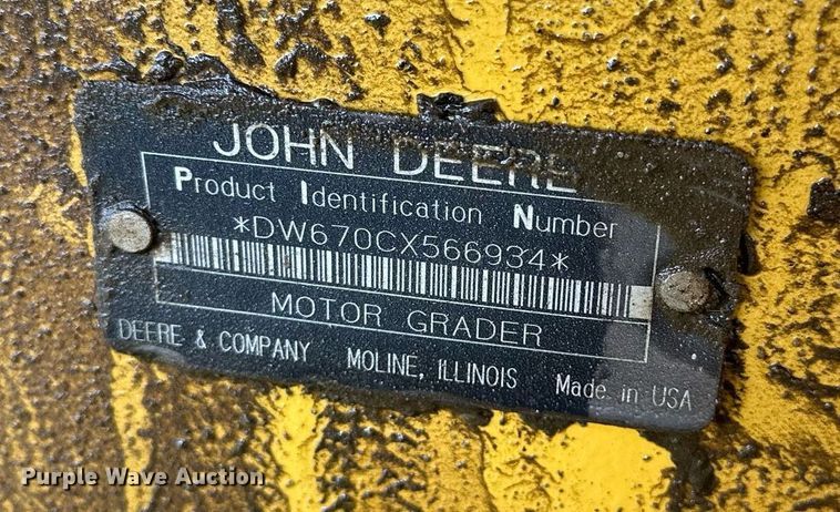 image for item DW8637 1998 John Deere 670C motor grader