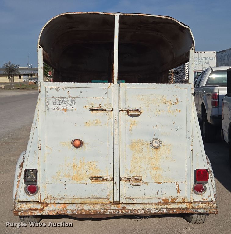 image for item DW8649 Livestock trailer