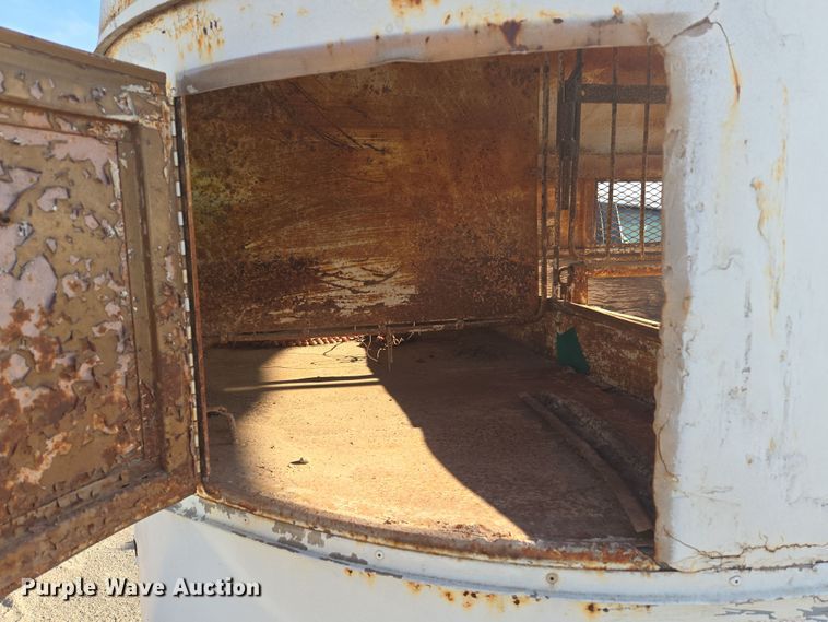 image for item DW8649 Livestock trailer