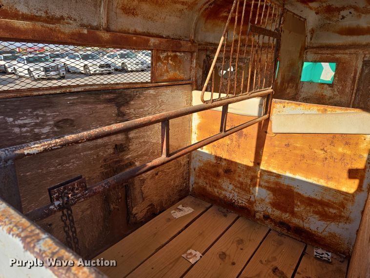 image for item DW8649 Livestock trailer