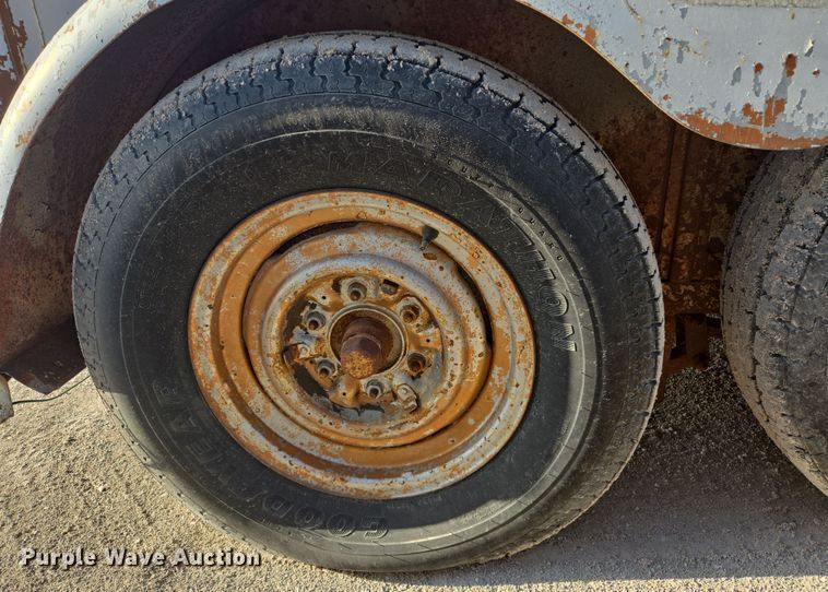 image for item DW8649 Livestock trailer