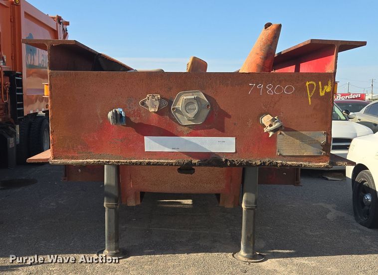 image for item DW8650 1975 Fruehauf C-35L-J3 flatbed trailer
