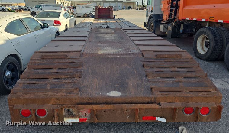 image for item DW8650 1975 Fruehauf C-35L-J3 flatbed trailer
