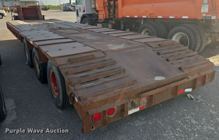 image for item DW8650 1975 Fruehauf C-35L-J3 flatbed trailer