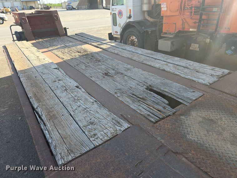 image for item DW8650 1975 Fruehauf C-35L-J3 flatbed trailer