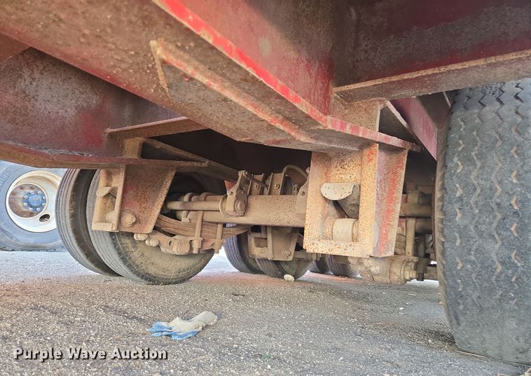 image for item DW8650 1975 Fruehauf C-35L-J3 flatbed trailer