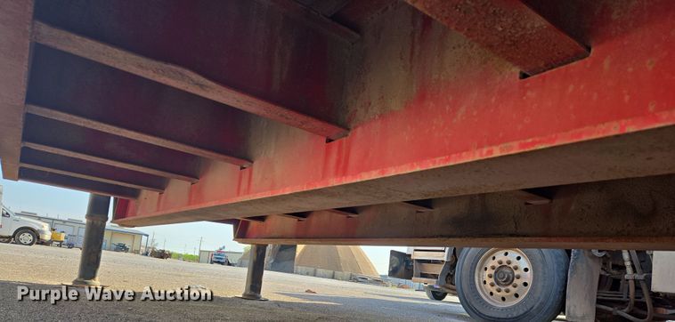 image for item DW8650 1975 Fruehauf C-35L-J3 flatbed trailer