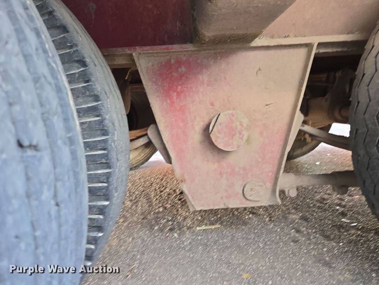 image for item DW8650 1975 Fruehauf C-35L-J3 flatbed trailer