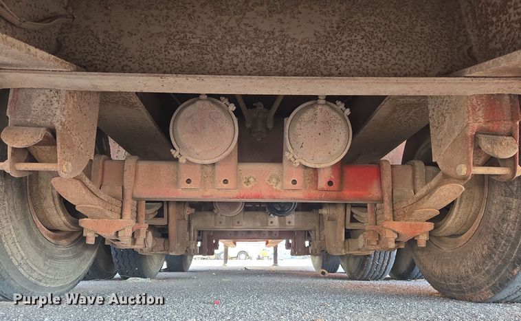 image for item DW8650 1975 Fruehauf C-35L-J3 flatbed trailer