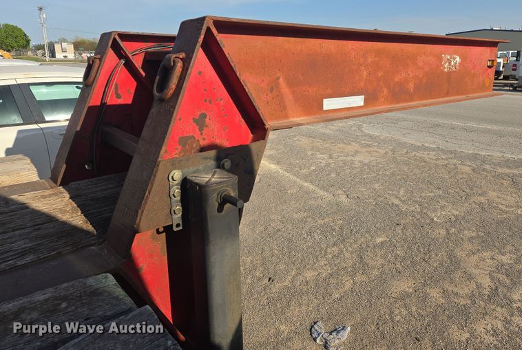 image for item DW8650 1975 Fruehauf C-35L-J3 flatbed trailer