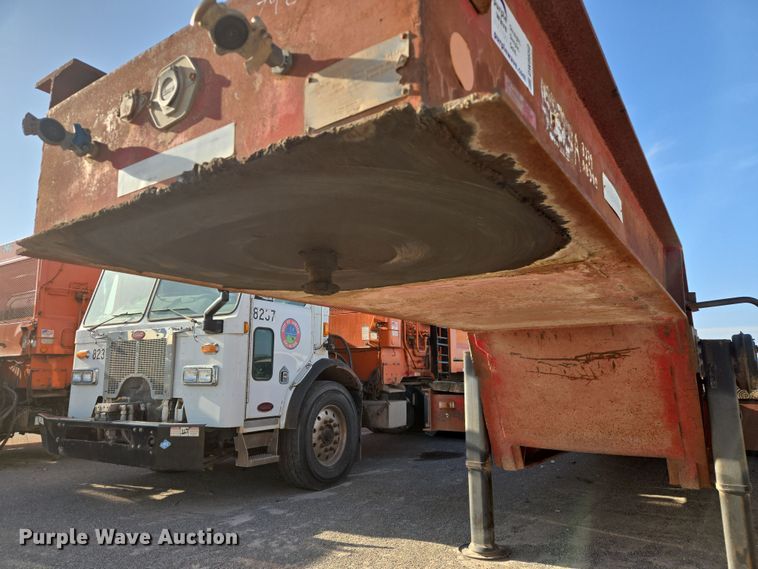 image for item DW8650 1975 Fruehauf C-35L-J3 flatbed trailer