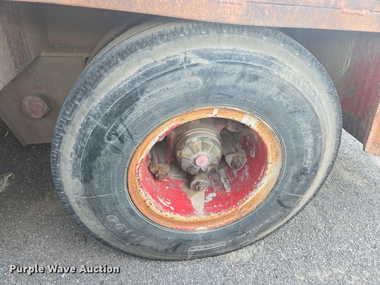 image for item DW8650 1975 Fruehauf C-35L-J3 flatbed trailer