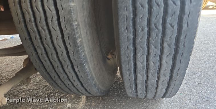 image for item DW8650 1975 Fruehauf C-35L-J3 flatbed trailer