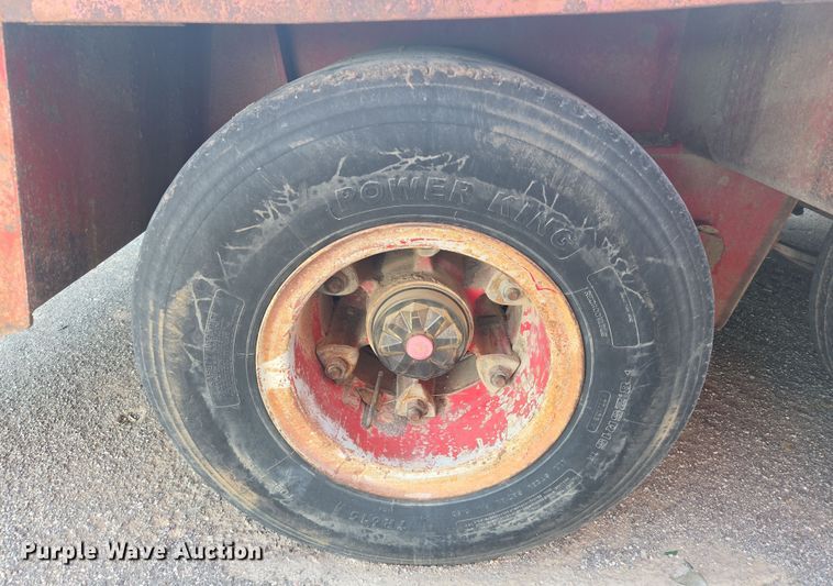 image for item DW8650 1975 Fruehauf C-35L-J3 flatbed trailer