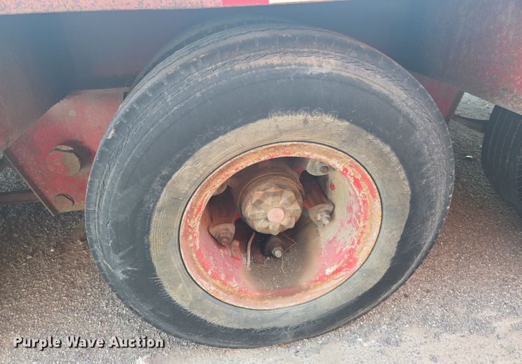 image for item DW8650 1975 Fruehauf C-35L-J3 flatbed trailer